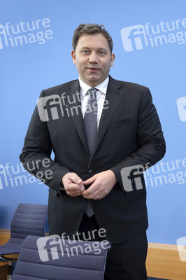 Bundespressekonferenz 'Regierungsentwurf zu den Haushaltseckwerten 2027 und dem Finanzplan 2028-2030' in Berlin