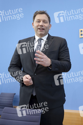 Bundespressekonferenz 'Regierungsentwurf zu den Haushaltseckwerten 2027 und dem Finanzplan 2028-2030' in Berlin