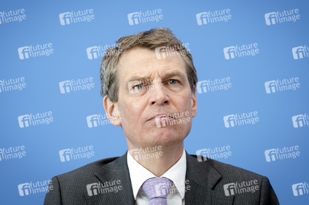Bundespressekonferenz 'Regierungsentwurf zu den Haushaltseckwerten 2027 und dem Finanzplan 2028-2030' in Berlin