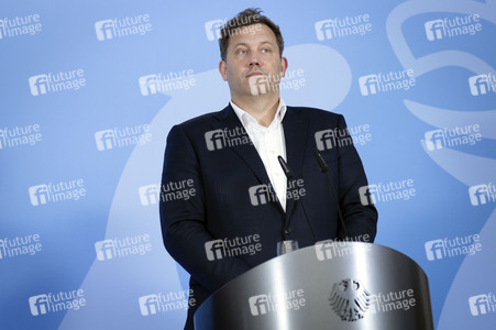Pressestatement von Boris Pistorius, Lars Klingbeil und Katherina Reiche in Berlin