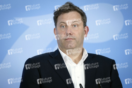 Pressestatement von Boris Pistorius, Lars Klingbeil und Katherina Reiche in Berlin