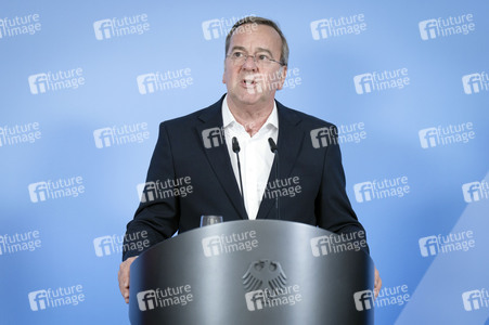 Pressestatement von Boris Pistorius, Lars Klingbeil und Katherina Reiche in Berlin