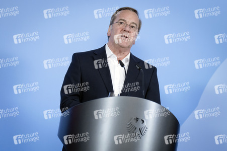 Pressestatement von Boris Pistorius, Lars Klingbeil und Katherina Reiche in Berlin
