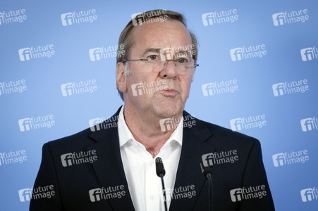 Pressestatement von Boris Pistorius, Lars Klingbeil und Katherina Reiche in Berlin