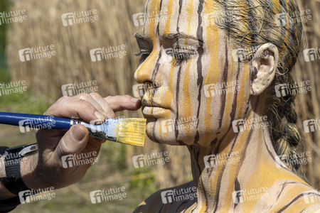 NATURE ART: Schilf / Reeds Bodypainting