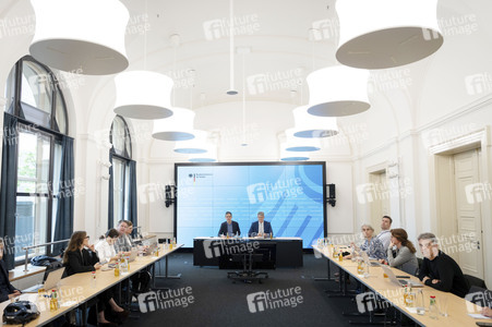 Pressegespräch mit Patrick Schnieder in Berlin