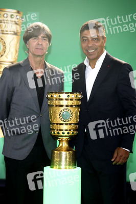 Cup Handover in Berlin