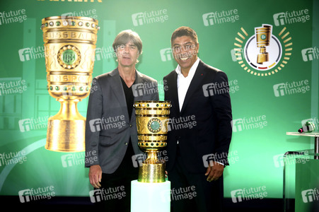 Cup Handover in Berlin