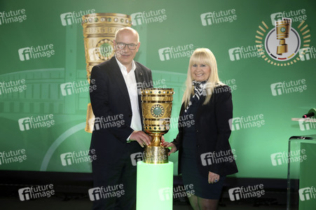 Cup Handover in Berlin