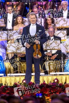 Konzert von André Rieu und dem Johann-Strauss-Orchester in Erfu