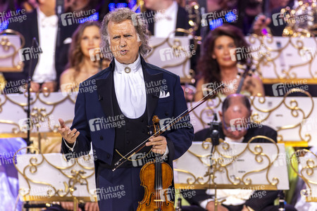 Konzert von André Rieu und dem Johann-Strauss-Orchester in Erfu