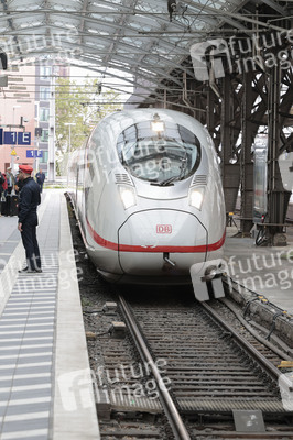 ICE-Zugtaufe im Kölner Hauptbahnof