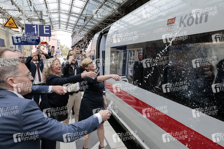 ICE-Zugtaufe im Kölner Hauptbahnof