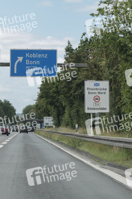 Gesperrte Friedrich-Ebert-Brücke/Nordbrücke in Bonn