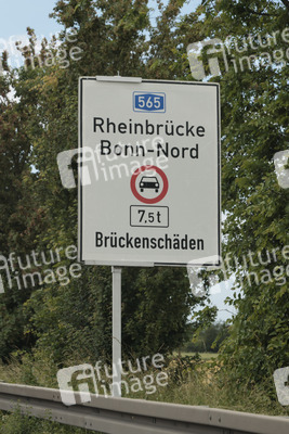 Gesperrte Friedrich-Ebert-Brücke/Nordbrücke in Bonn