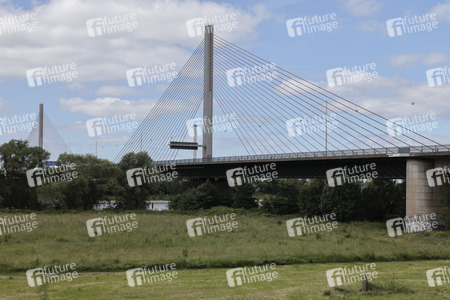 Gesperrte Friedrich-Ebert-Brücke/Nordbrücke in Bonn
