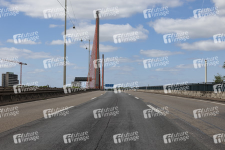 Gesperrte Friedrich-Ebert-Brücke/Nordbrücke in Bonn