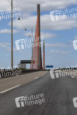Gesperrte Friedrich-Ebert-Brücke/Nordbrücke in Bonn
