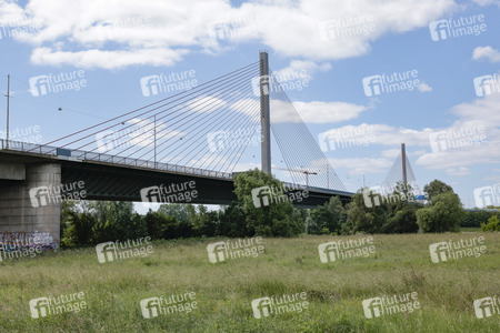 Gesperrte Friedrich-Ebert-Brücke/Nordbrücke in Bonn