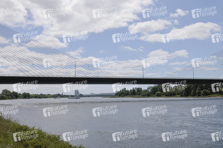 Gesperrte Friedrich-Ebert-Brücke/Nordbrücke in Bonn