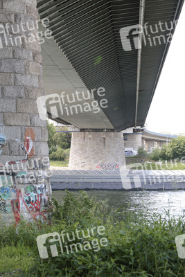 Gesperrte Friedrich-Ebert-Brücke/Nordbrücke in Bonn