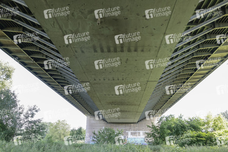 Gesperrte Friedrich-Ebert-Brücke/Nordbrücke in Bonn
