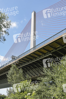 Gesperrte Friedrich-Ebert-Brücke/Nordbrücke in Bonn