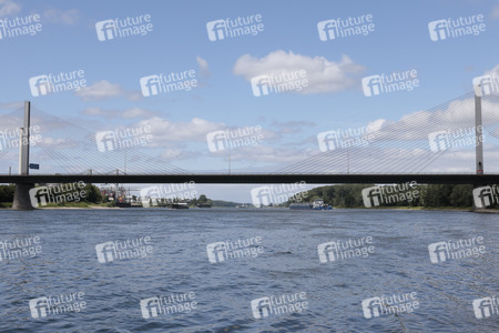 Gesperrte Friedrich-Ebert-Brücke/Nordbrücke in Bonn