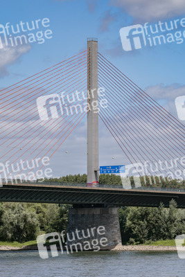 Gesperrte Friedrich-Ebert-Brücke/Nordbrücke in Bonn