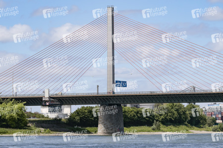 Gesperrte Friedrich-Ebert-Brücke/Nordbrücke in Bonn
