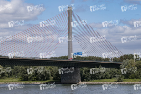 Gesperrte Friedrich-Ebert-Brücke/Nordbrücke in Bonn