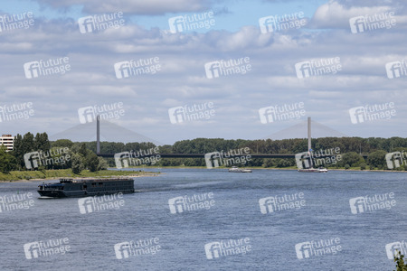 Gesperrte Friedrich-Ebert-Brücke/Nordbrücke in Bonn