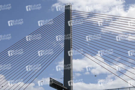 Gesperrte Friedrich-Ebert-Brücke/Nordbrücke in Bonn