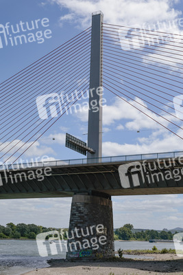 Gesperrte Friedrich-Ebert-Brücke/Nordbrücke in Bonn