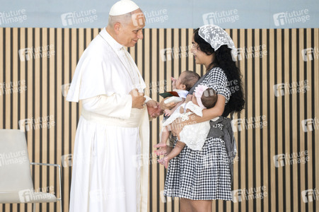 Papst Leo XIV. besucht das Cedia 24 Horas in Madrid