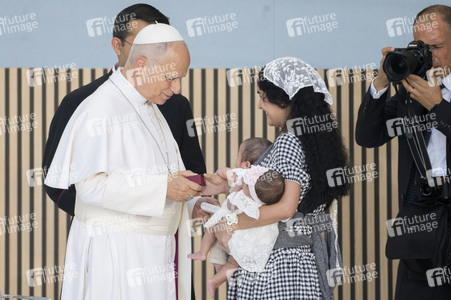 Papst Leo XIV. besucht das Cedia 24 Horas in Madrid
