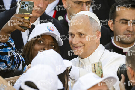 Papst Leo XIV. besucht das Cedia 24 Horas in Madrid