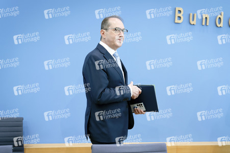 Bundespressekonferenz 'Vorstellung der Statistik politisch motivierter Kriminalität 2025' in Berlin