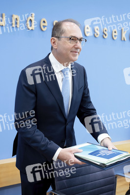Bundespressekonferenz 'Vorstellung der Statistik politisch motivierter Kriminalität 2025' in Berlin