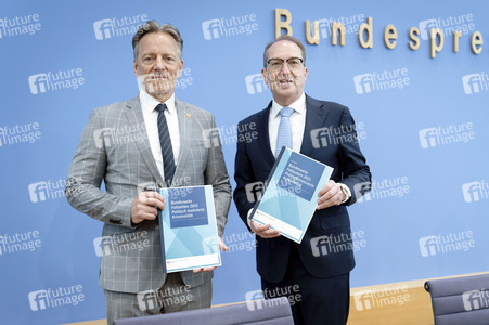 Bundespressekonferenz 'Vorstellung der Statistik politisch motivierter Kriminalität 2025' in Berlin