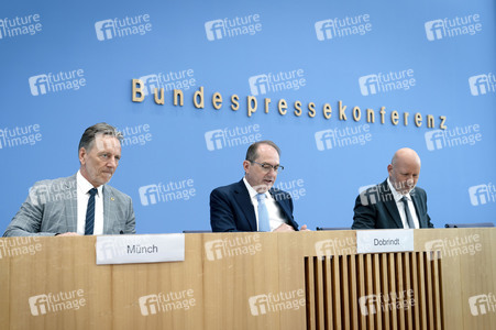 Bundespressekonferenz 'Vorstellung der Statistik politisch motivierter Kriminalität 2025' in Berlin