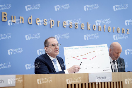 Bundespressekonferenz 'Vorstellung der Statistik politisch motivierter Kriminalität 2025' in Berlin