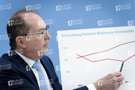 Bundespressekonferenz 'Vorstellung der Statistik politisch motivierter Kriminalität 2025' in Berlin