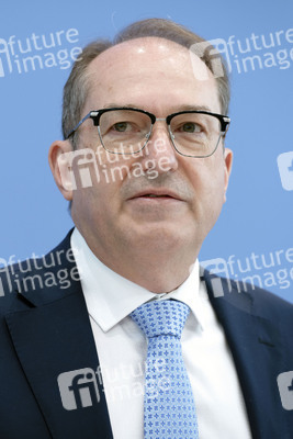 Bundespressekonferenz 'Vorstellung der Statistik politisch motivierter Kriminalität 2025' in Berlin