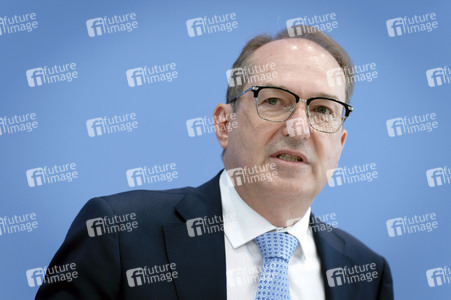 Bundespressekonferenz 'Vorstellung der Statistik politisch motivierter Kriminalität 2025' in Berlin