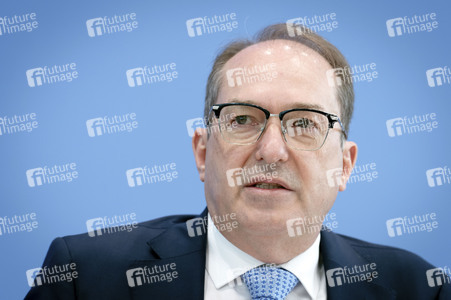 Bundespressekonferenz 'Vorstellung der Statistik politisch motivierter Kriminalität 2025' in Berlin