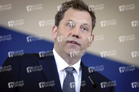Pressekonferenz mit Lars Klingbeil zur Vorstellung des ersten IIB Berichtes in Berlin