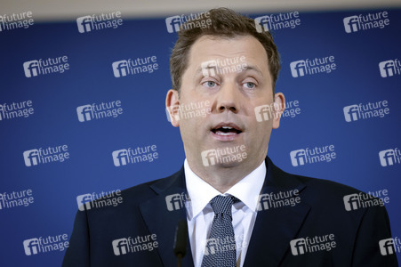 Pressekonferenz mit Lars Klingbeil zur Vorstellung des ersten IIB Berichtes in Berlin