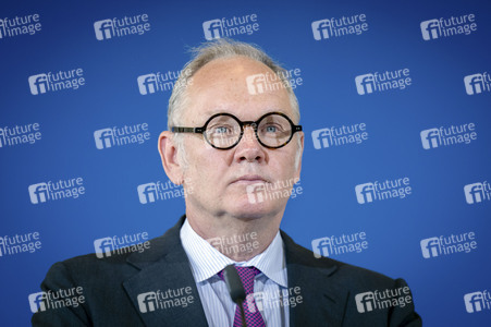 Pressekonferenz mit Lars Klingbeil zur Vorstellung des ersten IIB Berichtes in Berlin