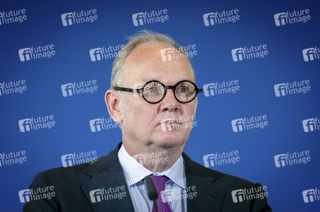 Pressekonferenz mit Lars Klingbeil zur Vorstellung des ersten IIB Berichtes in Berlin